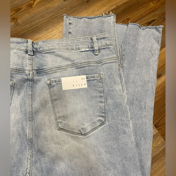4/$16 Risen Jeans - Picture 3 of 13